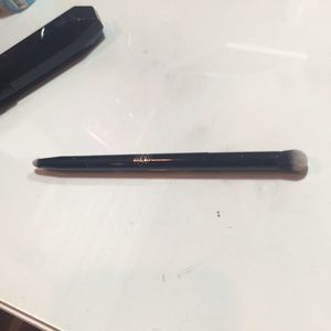 Kat Von D shade and light eye contour brush